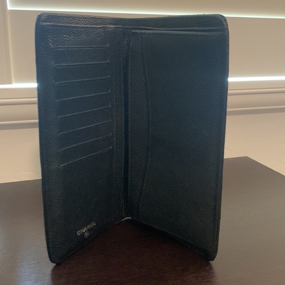 Authentic Chanel Caviar leather bifold wallet - Picture 5 of 11